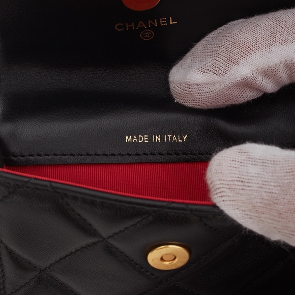 CHANEL LAMBSKIN BLACK ENAMEL CC WALLET ON A CHAIN CLUTCH BELT BAG (2020) - Picture 6 of 8